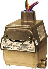 Barksdale - 0.5 to 80 psi Adjustable Range, 160 Max psi, Differential Pressure Switch - 1/8 NPT Female, 18in Free Leads, SPDT Contact, 300SS Wetted Parts, 0.5% Repeatability - Best Tool & Supply