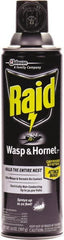 Raid - Pack of (12) 14-oz Aerosol Cans Bee, Hornet, Yellow Jacket, Mud Dauber & Paper Wasp Killer - Best Tool & Supply