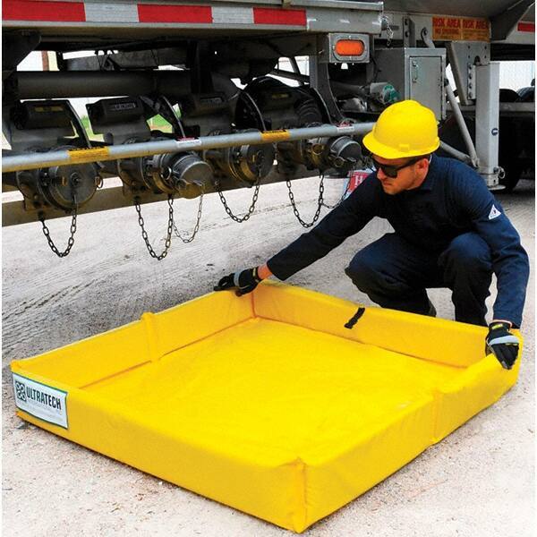 UltraTech - 75 Gal 18 oz PVC Containment Berm, Mini-Foam Wall - 1/2' High x 6' Wide x 4" Long - Best Tool & Supply