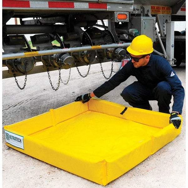 UltraTech - 15 Gal 18 oz PVC Containment Berm, Mini-Foam Wall - 1/2' High x 2' Wide x 2" Long - Best Tool & Supply