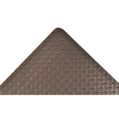 Anti-Fatigue Mat:  900.0000″ Length,  24.0000″ Wide,  9/16″ Thick,  Nitrile Rubber,  Beveled Edge,  Heavy Duty Diamond Plates,  Black,  Dry