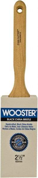 Wooster Brush - 2-1/2" Flat Hog Sash Brush - 3-3/16" Bristle Length, 6-1/8" Maple Fluted Handle - Best Tool & Supply