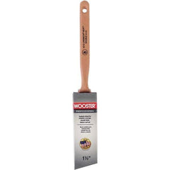 Wooster Brush - 1-1/2" Angled Synthetic Sash Brush - 2-7/16" Bristle Length, 7-7/8" Poly Foam Fluted Handle - Best Tool & Supply