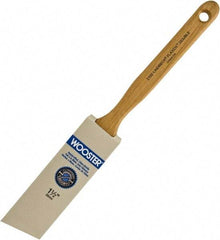 Wooster Brush - 1-1/2" Angled Hog Sash Brush - 2-7/16" Bristle Length, 7-7/8" Maple Fluted Handle - Best Tool & Supply