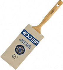 Wooster Brush - 2-1/2" Flat Hog Varnish Brush - 2-11/16" Bristle Length, 6-1/4" Maple Dowel Handle - Best Tool & Supply